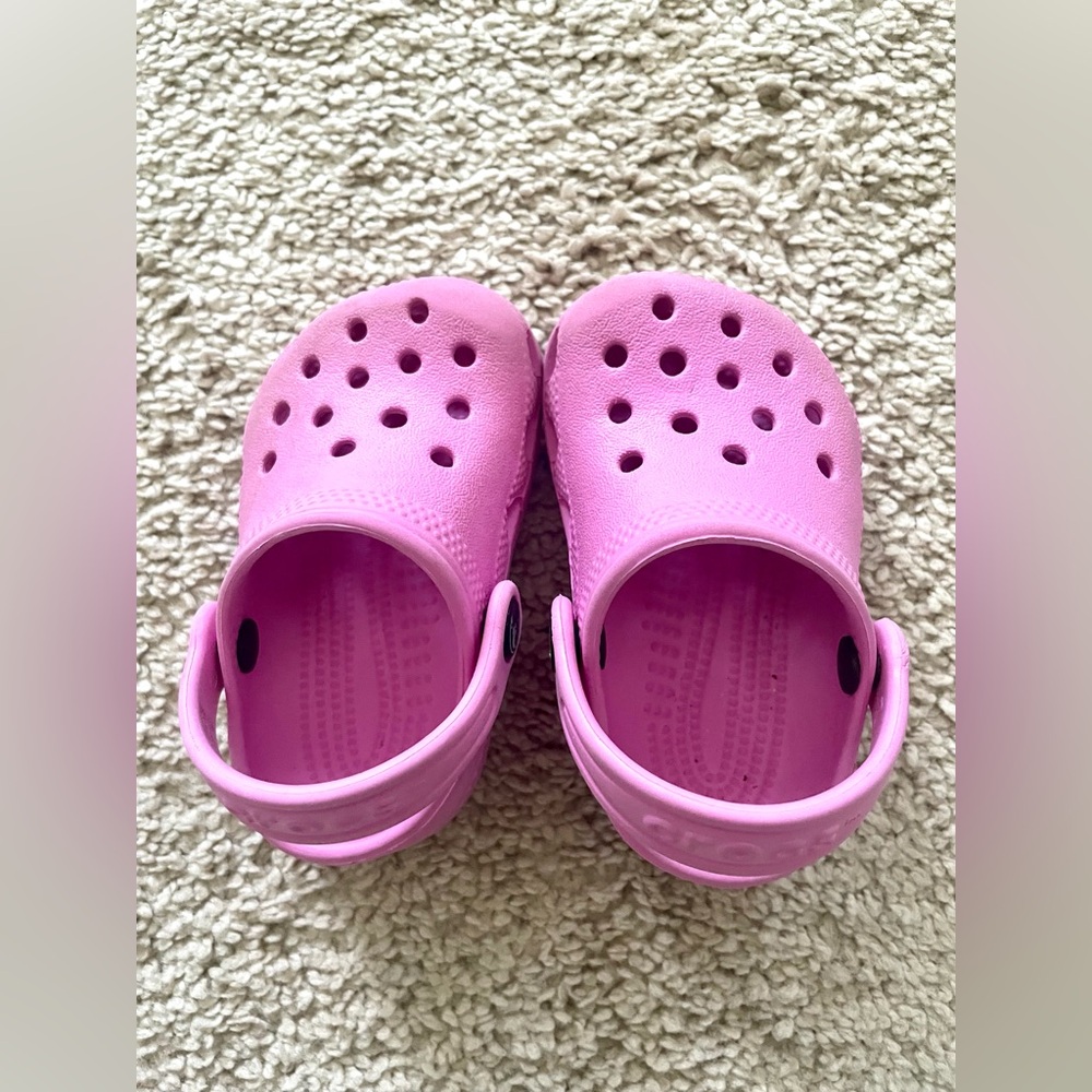 🩷 PINK Crocs Size - Toddler 2-3